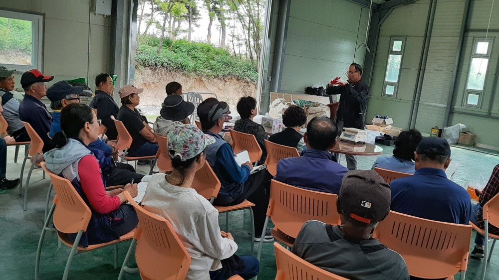 충주시, '친환경 농자재 제조 및 활용' 교육 실시