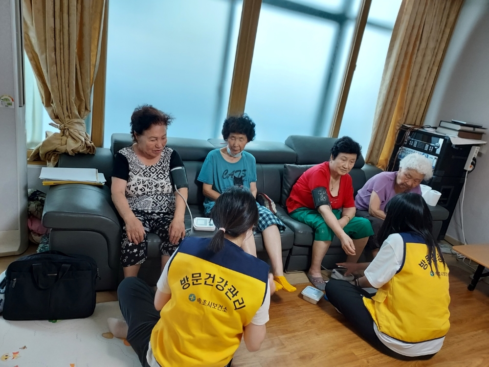속초시, 폭염대비 경로당 방문해 '여름철 건강관리' 교육 실시