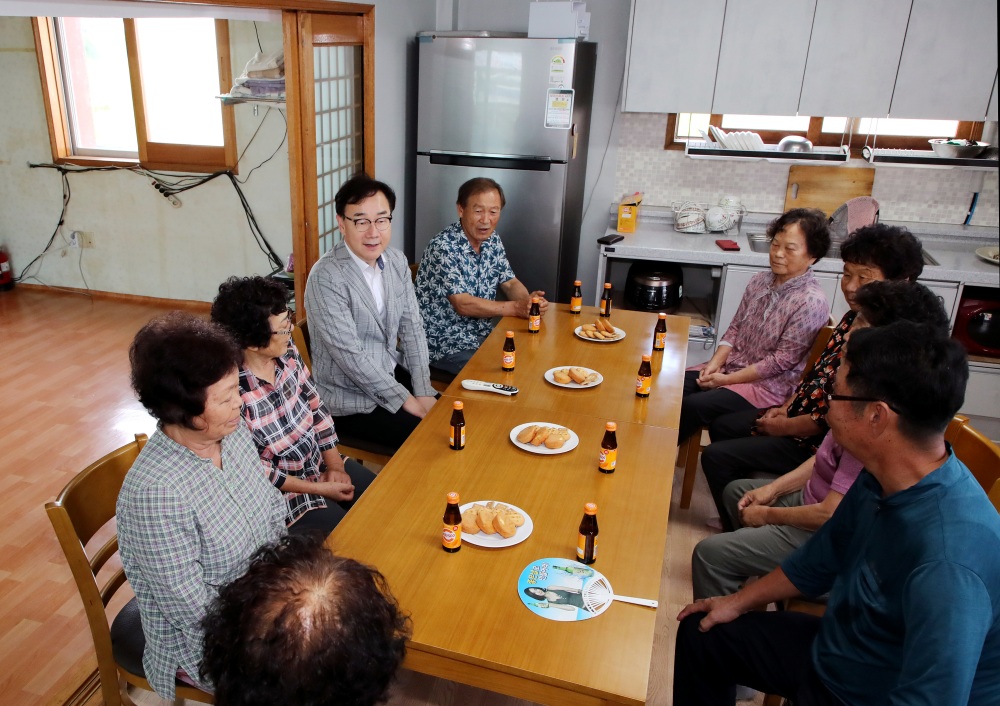 하승철 하동군수, 폭염 대비 경로당 점검