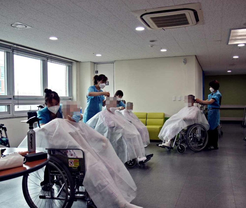 대구 서구,  '행복나눔 봉사단'에 500만 원 상당 봉사활동 물품 지원