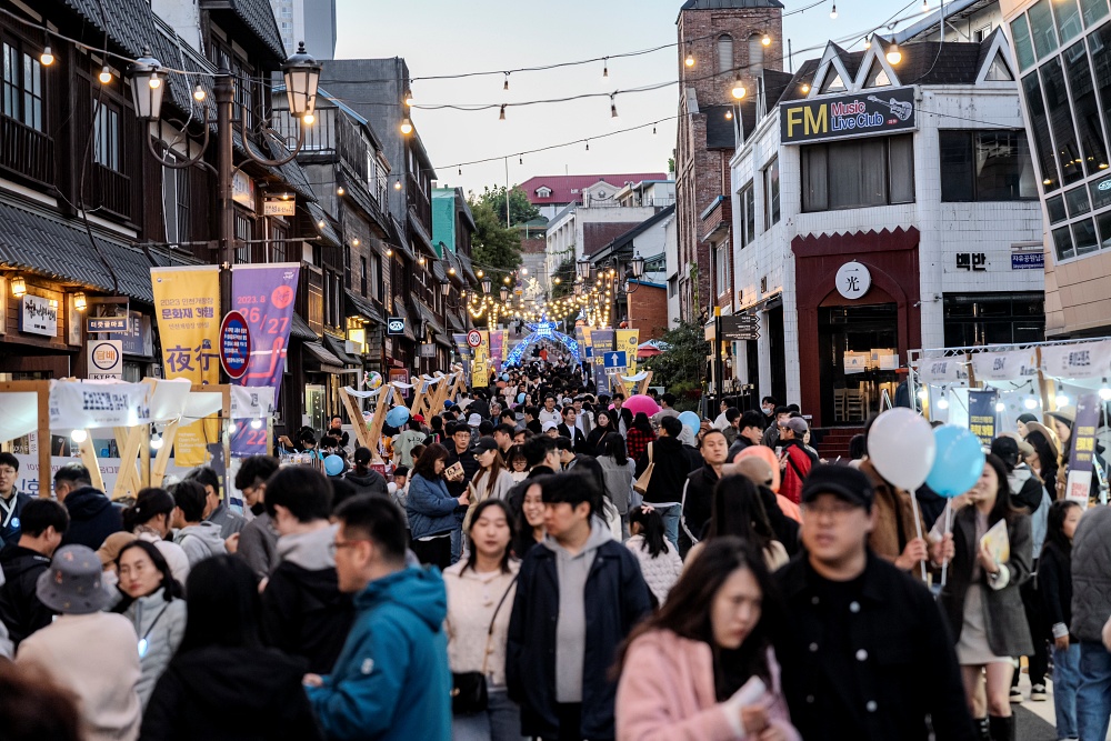 6만여 탐방 인파 몰린 인천 개항장, 시민참여 돋보였던 2023 야행