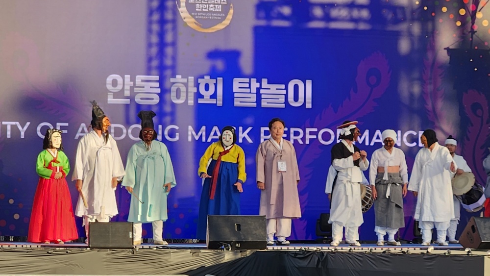 안동시의 하회별신굿탈놀이가 제50회 LA한인축제서 K-신명 펼쳐