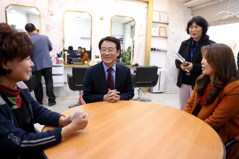 강진군, 소상공인 위생업소 지원 강화 ‘소득 확대’