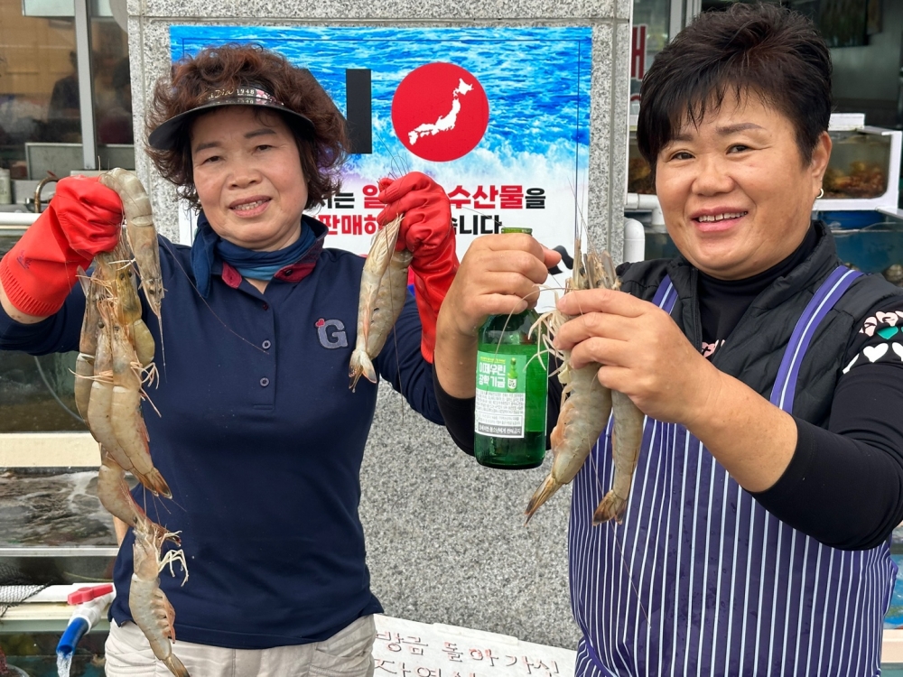 남당항 소주병보다 큰 자연산 '대하' 늦깎이 풍어...바베큐페스티벌과 함께 특수 전망