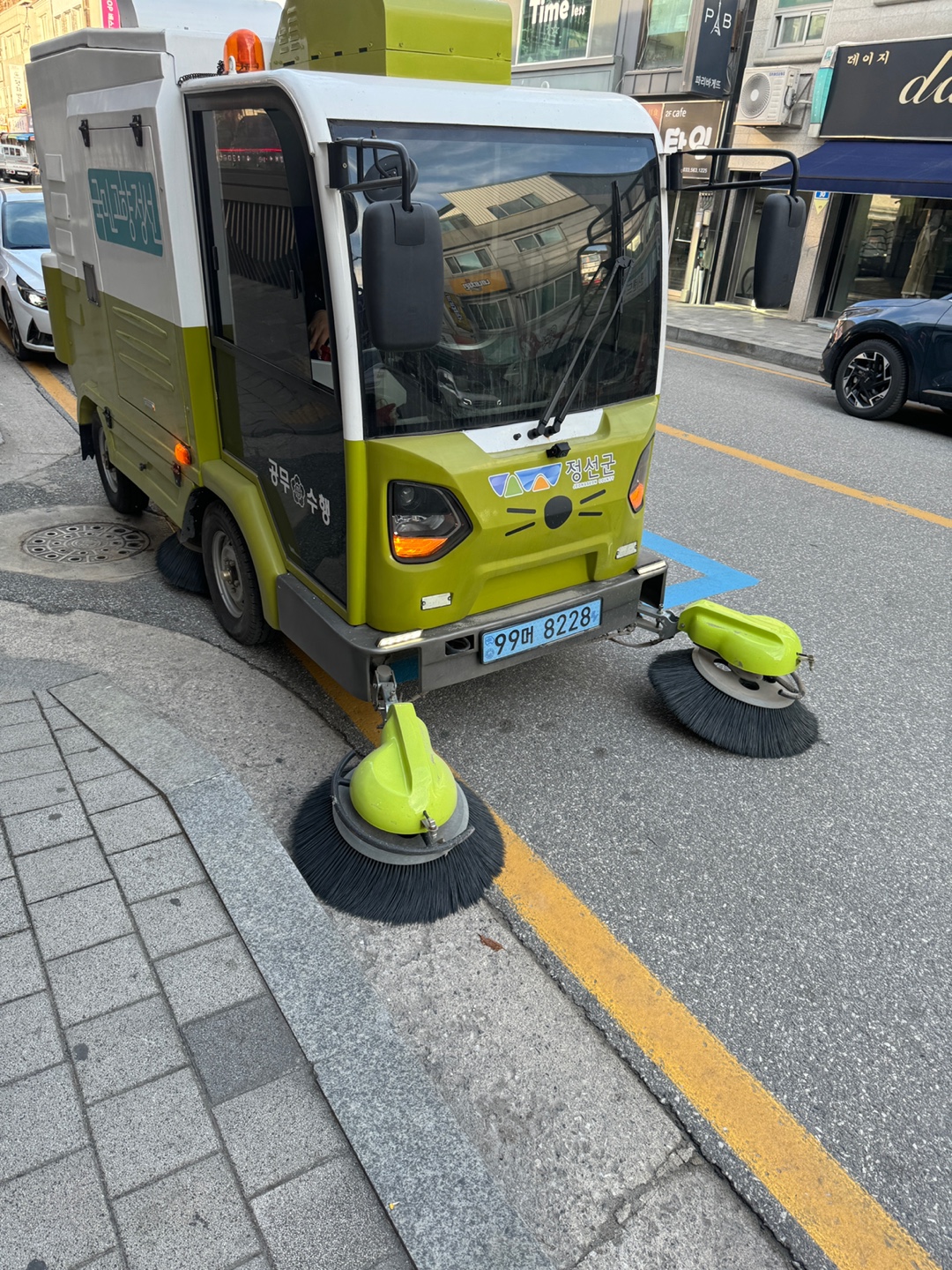 정선군, 시가지 미세먼지 저감 ‘노면청소차 운영’