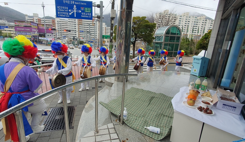 북구 만덕1동 풍물단, 정월대보름 맞이 지신밟기 행사 가져
