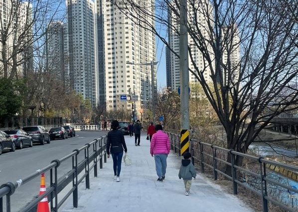 안양시, 인덕원초교 앞 보도 확장…보도폭 3m 조성