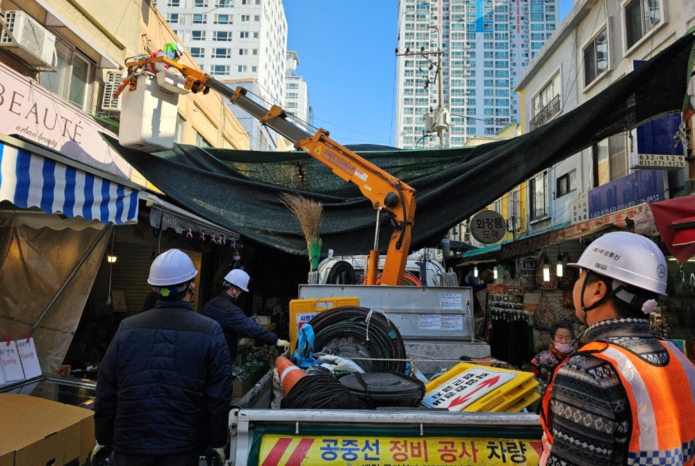 부산진구, 범천동 중앙시장 노후 차양막 철거로 안전확보