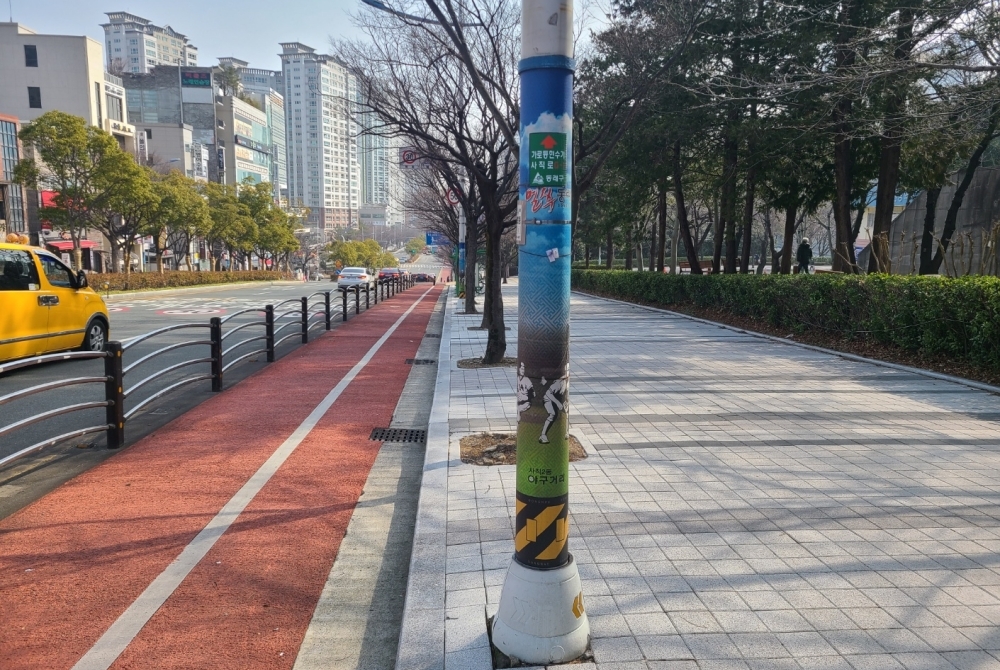 부산 동래구, 가로등 현수기 민간 유료화 시행