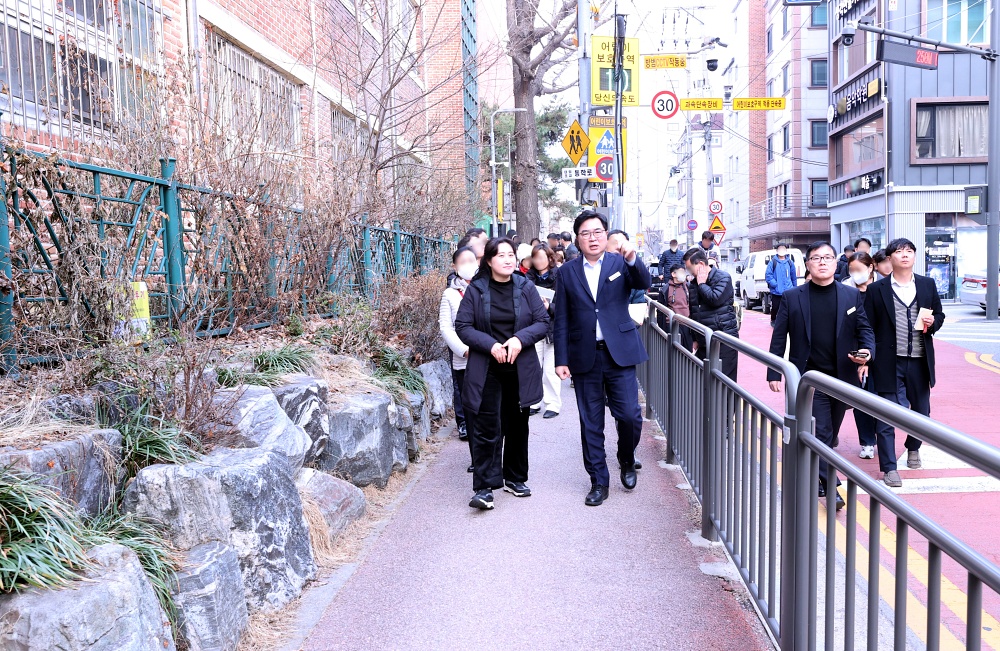 동작구, 개학 맞이 집중 점검… 등하굣길 안전 살핀다