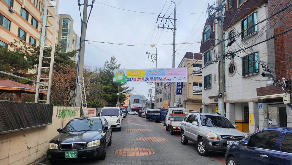 수성구, 쓰레기 불법투기 예방을 위한 다국어 현수막 게시