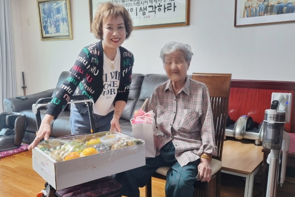 수영구, 눈부신 노년 아름다운 미소 '무병장수 선물 전달'
