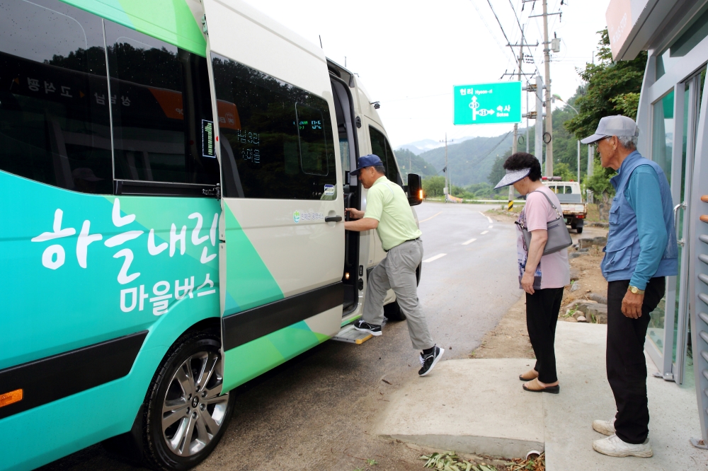 인제군 '하늘내린 마을버스' 농어촌 대중교통 불편 해소에 한 몫