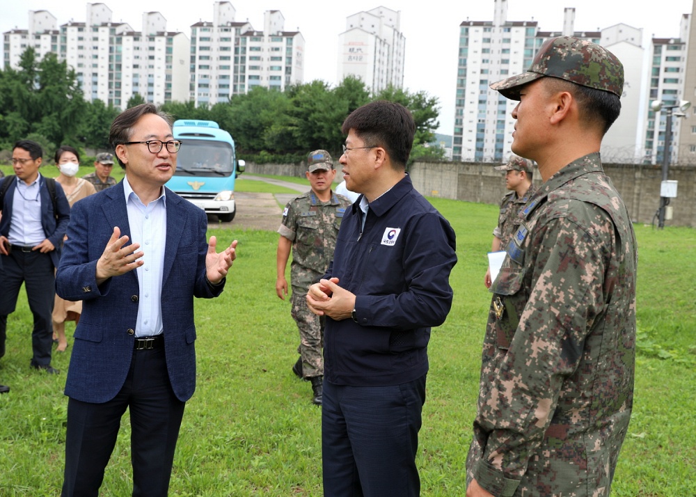 유성훈 금천구청장, 국토부 차관과 공군부대 공간혁신구역 선도사업지 현장점검