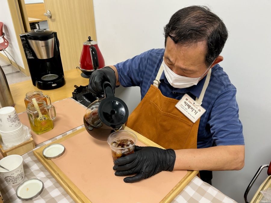 부천시, 치매어르신이 카페지기로…치매가족카페 수(秀)다방 운영