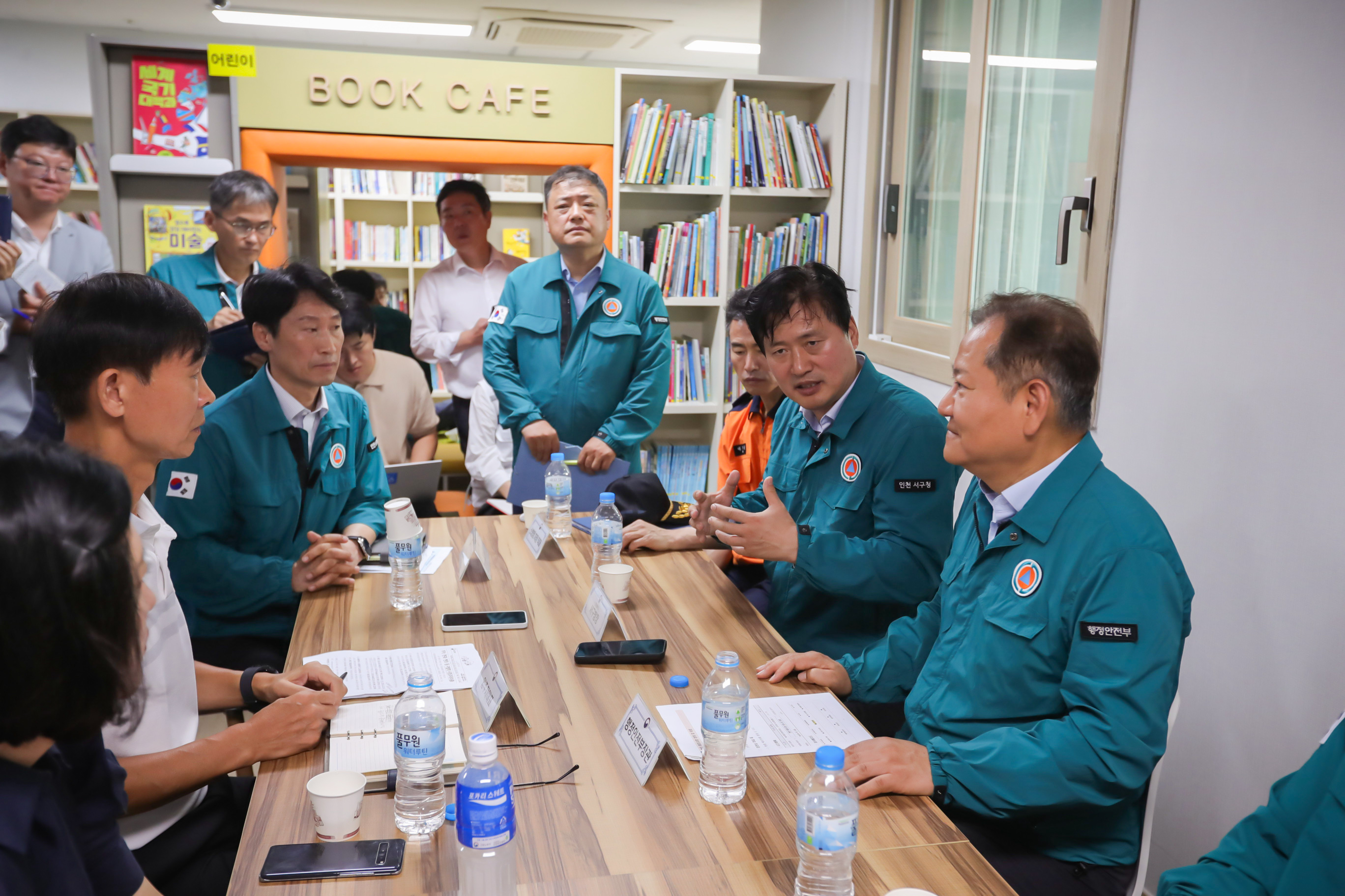 이상민 행안부 장관, 청라 아파트 화재 현장 방문