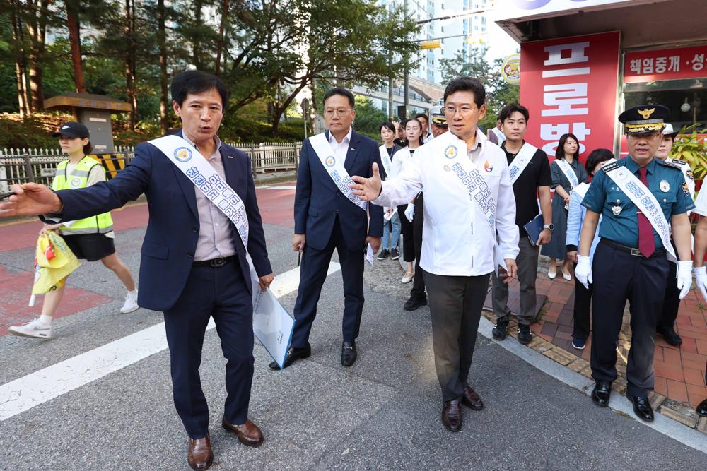 이상일 용인시장, 신촌초 통학로 살펴 안전 시설 개선 챙겨