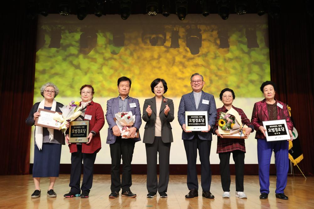 강동구, 경로의 달 맞아 '함께하는 힘찬 강동! 자랑스런 어르신 축제' 개최