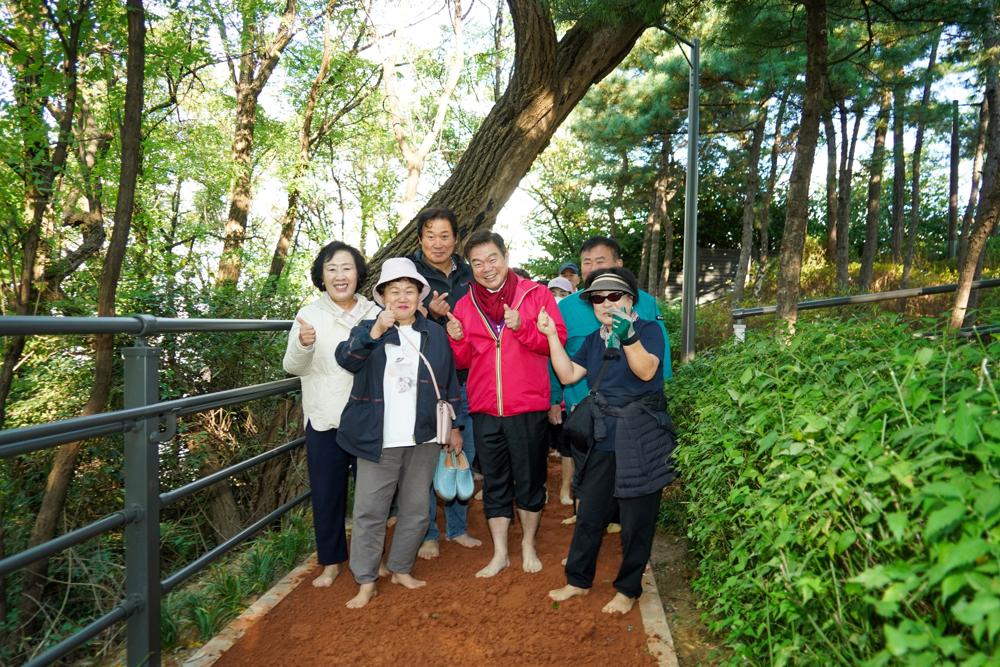 답십리근린공원에 숲속 황톳길 조성