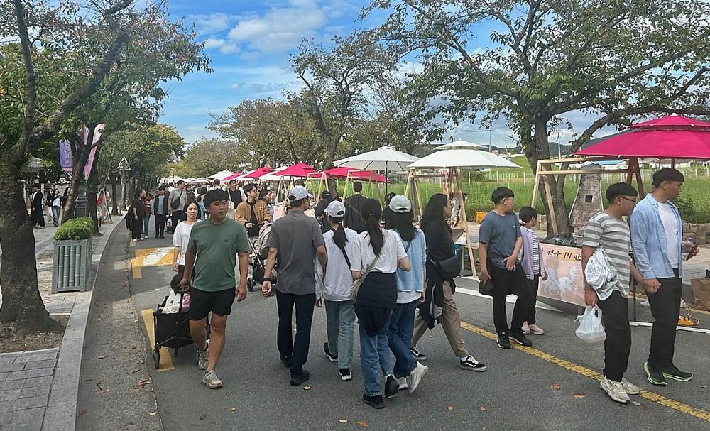 경주시, 가을 관광철 맞이 '대릉원 돌담길 상생마켓' 성료