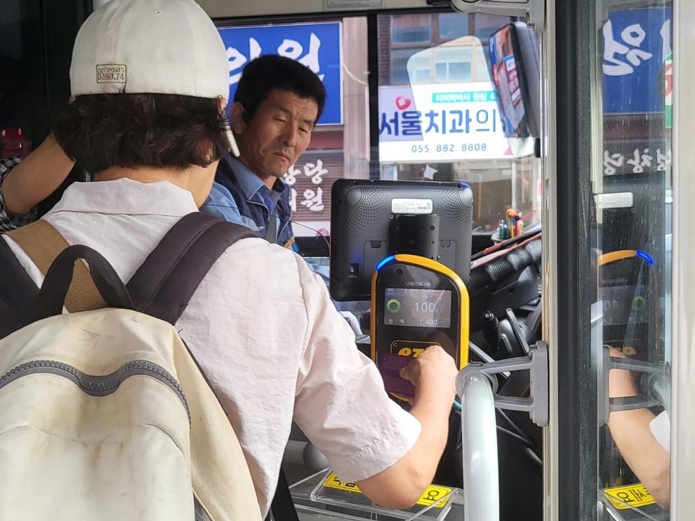 하동군, 100원 버스 시행 3개월 이용객 38.1% 증가