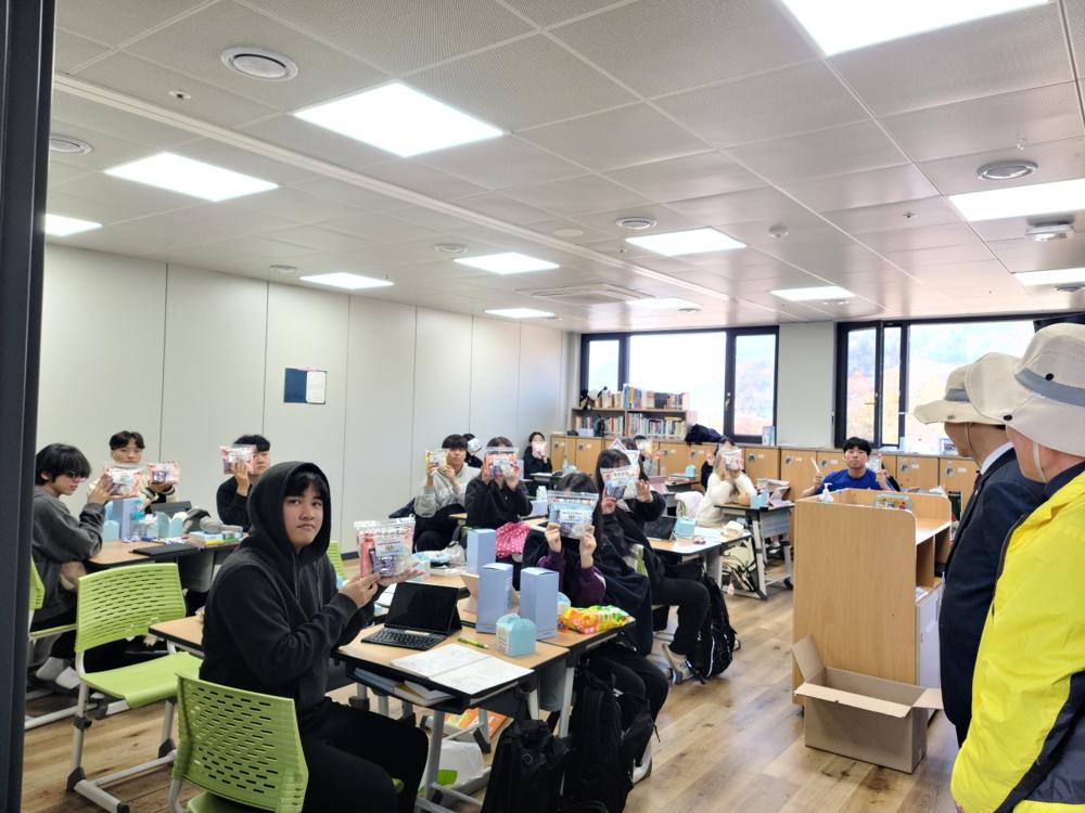 옥천군 청소년지도위원회, 수능 앞둔 고3 학생들 응원