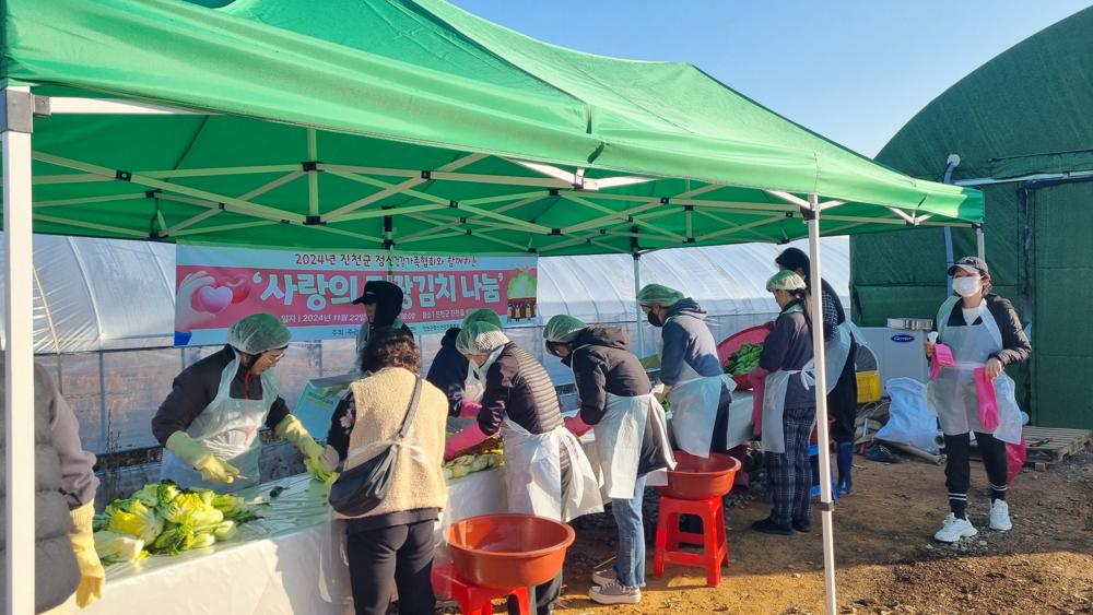 진천군정신건강복지센터, 정신건강 가족협회와 함께 따뜻한 김장 나눔