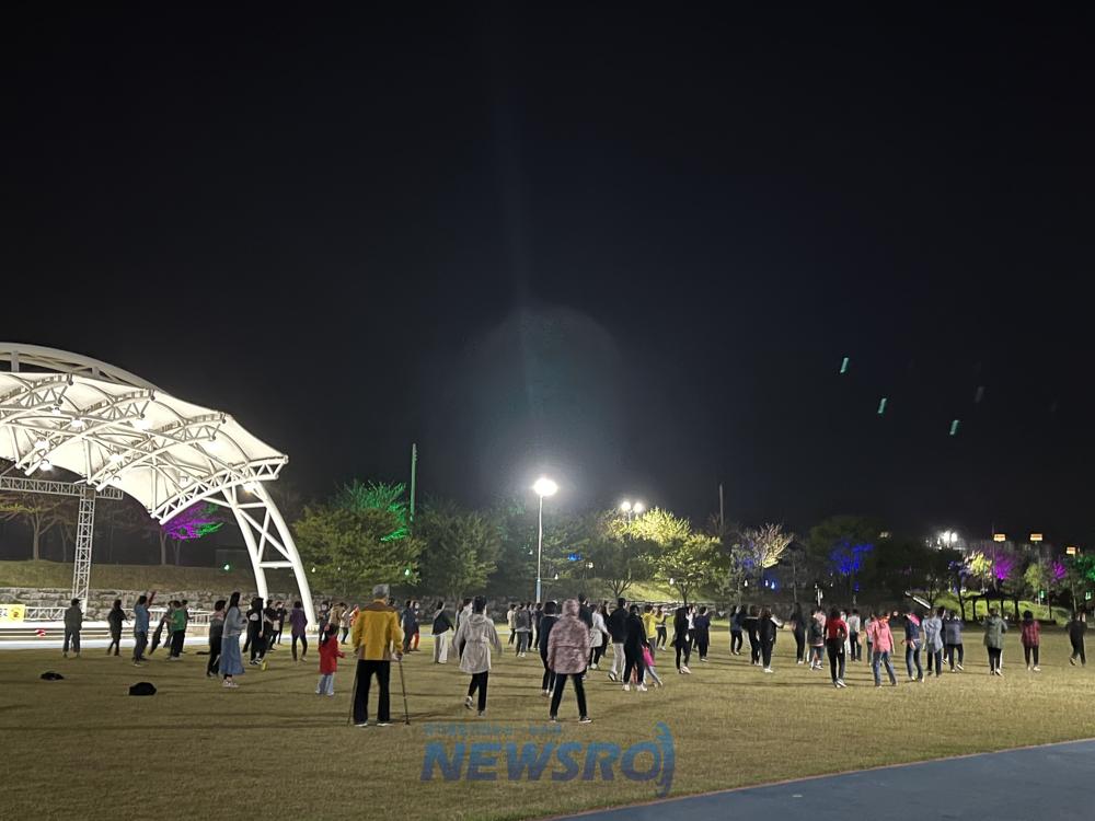동해시, 전천변 달빛운동교실 큰 인기 속에 성료