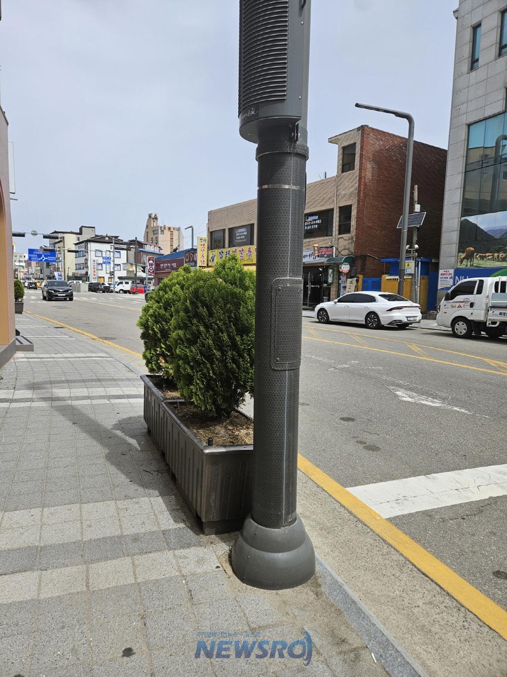 양양군, 가로등 불법광고물 부착 방지시트 설치 완료