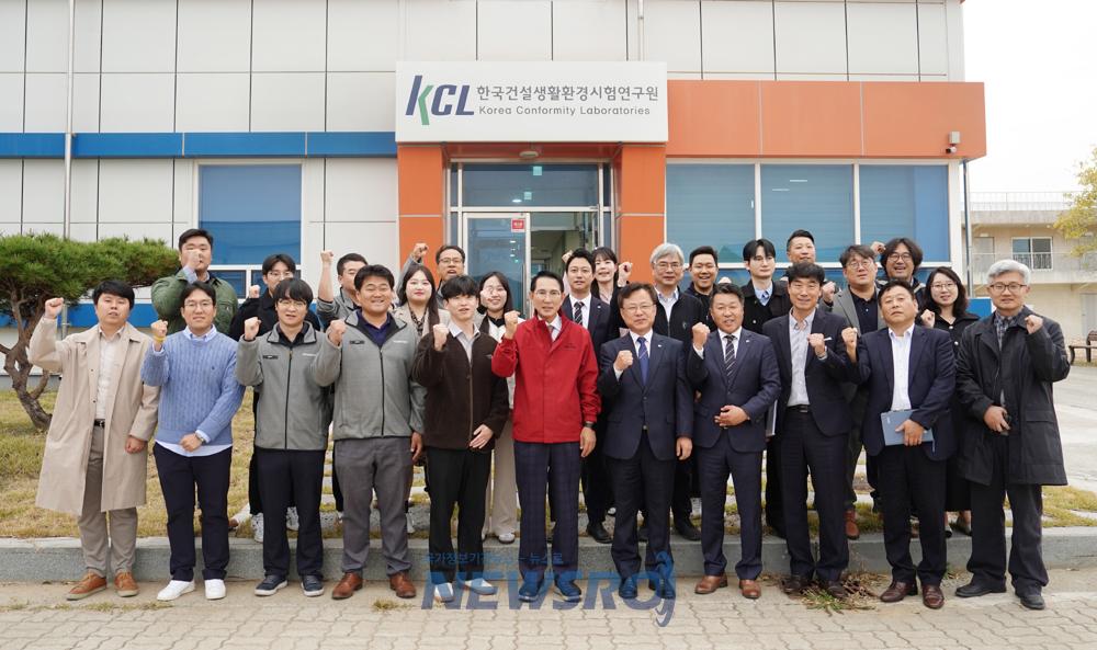 이완섭 서산시장, 탄소포집활용실증지원센터 구축 현장 및 기업 방문