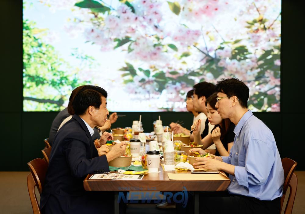 송파구청-노조, 노조 사무실 재단장…열린 공간으로!
