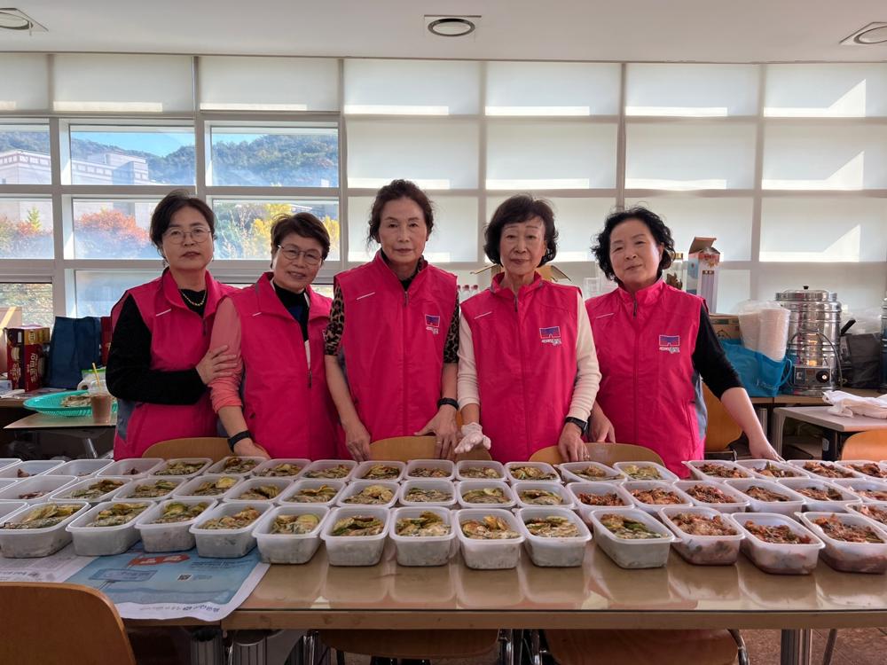 평창동, 사랑의 반찬 만들기로 어르신 돕기