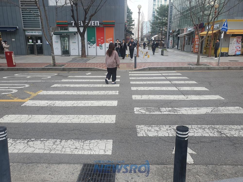 마포구, 횡단보도 턱 낮추고 구민 만족도 높여
