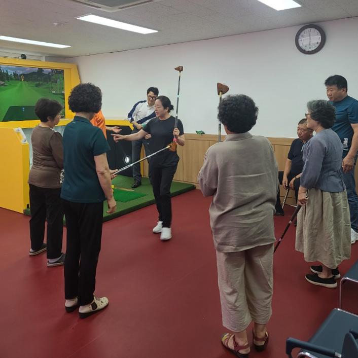 강남형 개방경로당 1호 개관, 파크골프 교실 도입