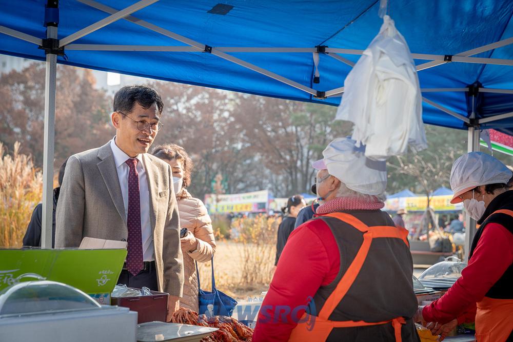 양천구, 김장철 직거래 장터 개장…23개 지역 농산물 한 자리에
