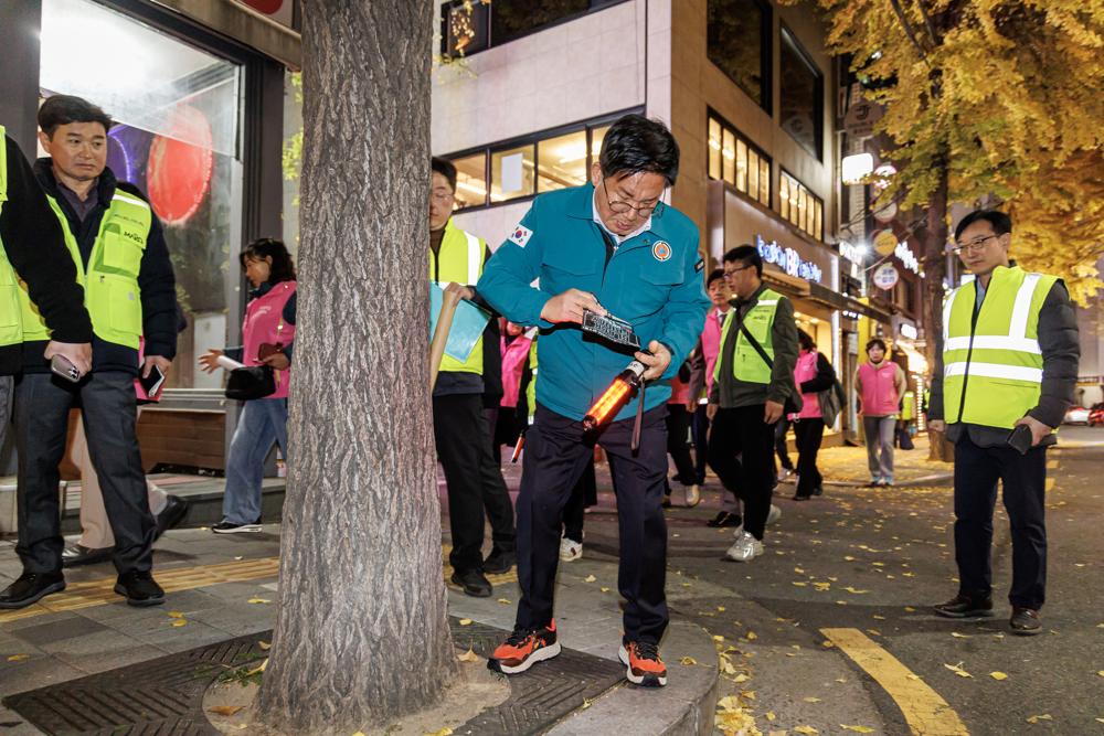 마포구, 불법 광고물 근절에 나서