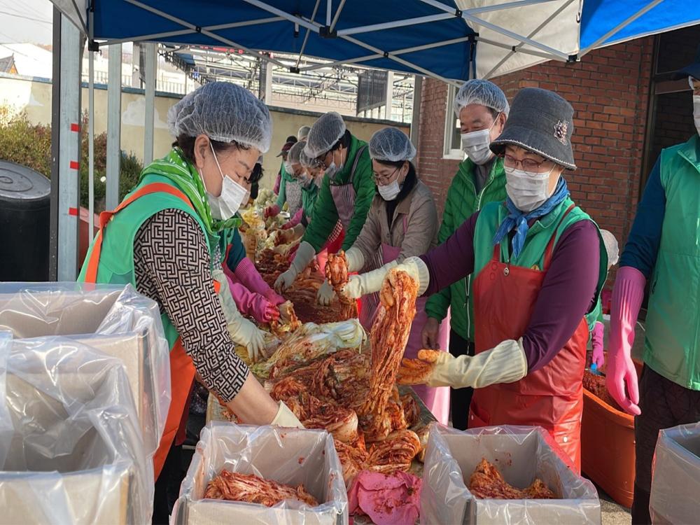 대신동 새마을협의회, 따뜻한 겨울을 위한 '사랑의 김장' 나눔 행사 개최