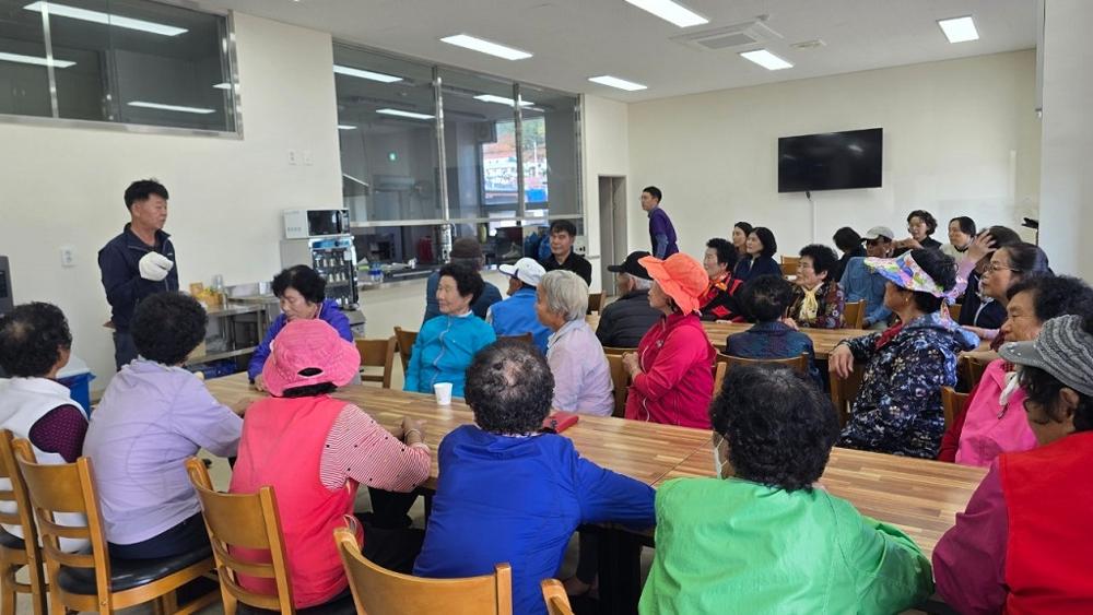 증도면 증서마을, 치매안심마을 특화사업으로 천연염색 체험