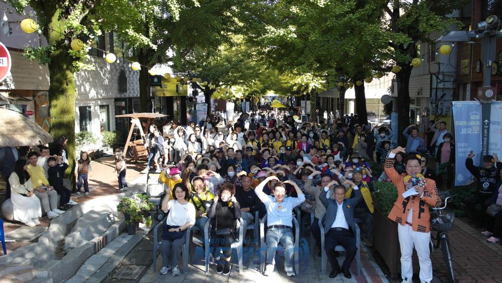 순천시 '제10회 향동 은행나무아래로 축제' 개최, 주민과 소상공인 활기