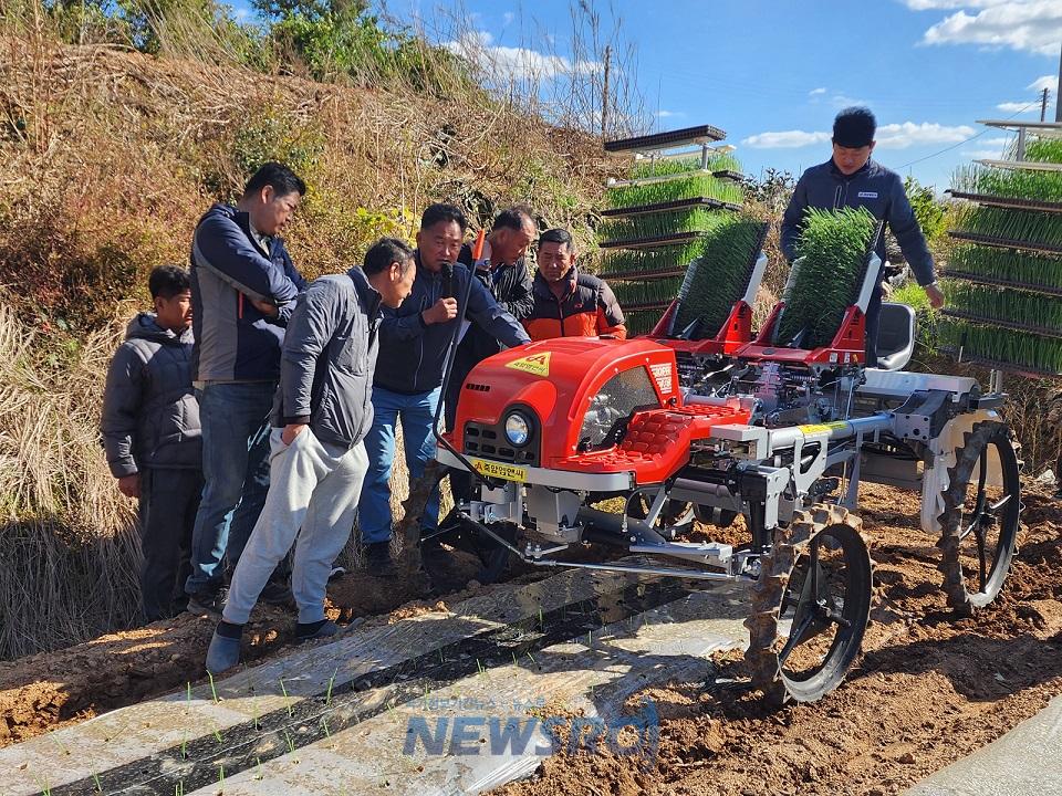 신안군, 양파 재배 기계화 촉진 위해 시연회 개최