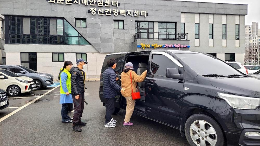 화순군, 치매안심센터 이용자 위한 '안심 이동서비스' 운영