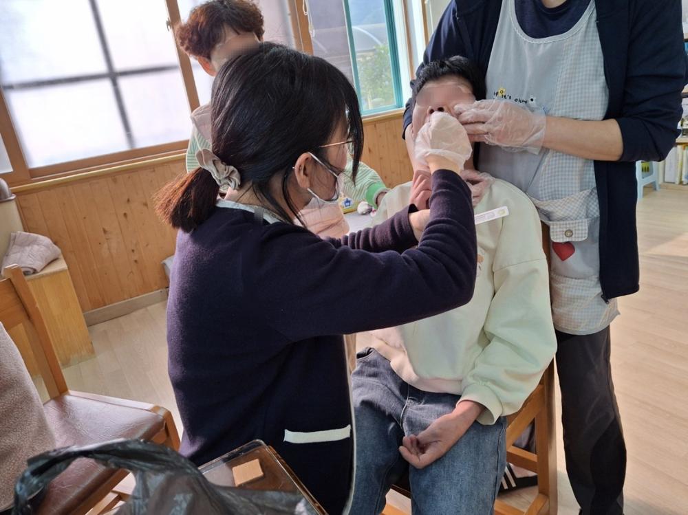 곡성군 보건의료원, 장애인시설 구강보건교육 및 불소도포 실시