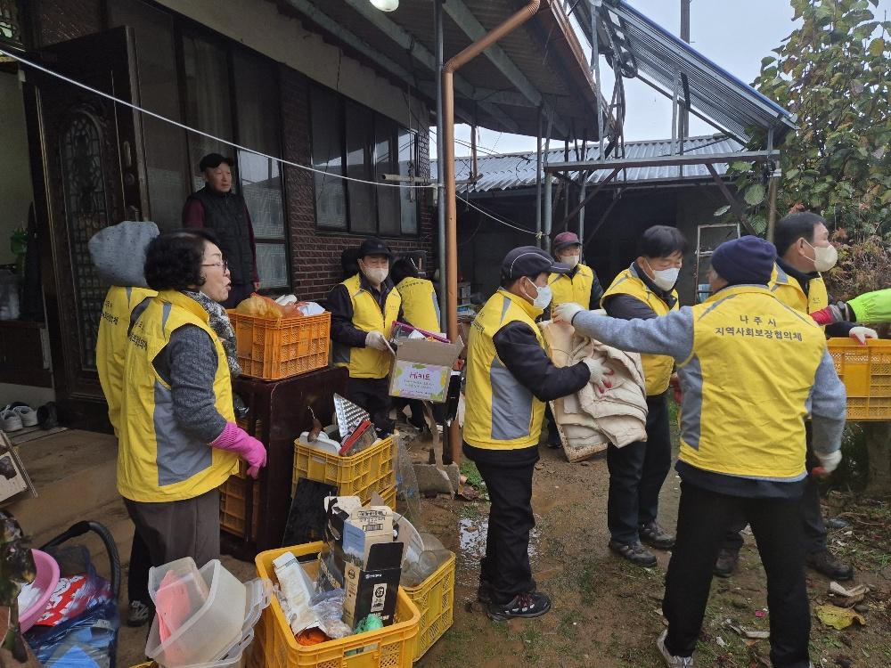 나주시 세지면지사협, 중증장애·독거노인 가구 주거환경 개선 봉사