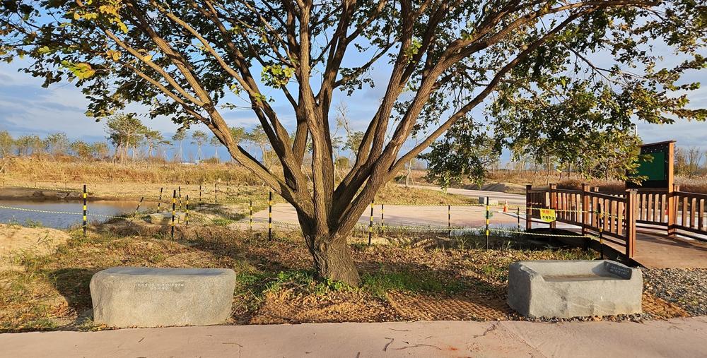 나주시, 영산강 정원 '벤치 기부 프로젝트' 대성공