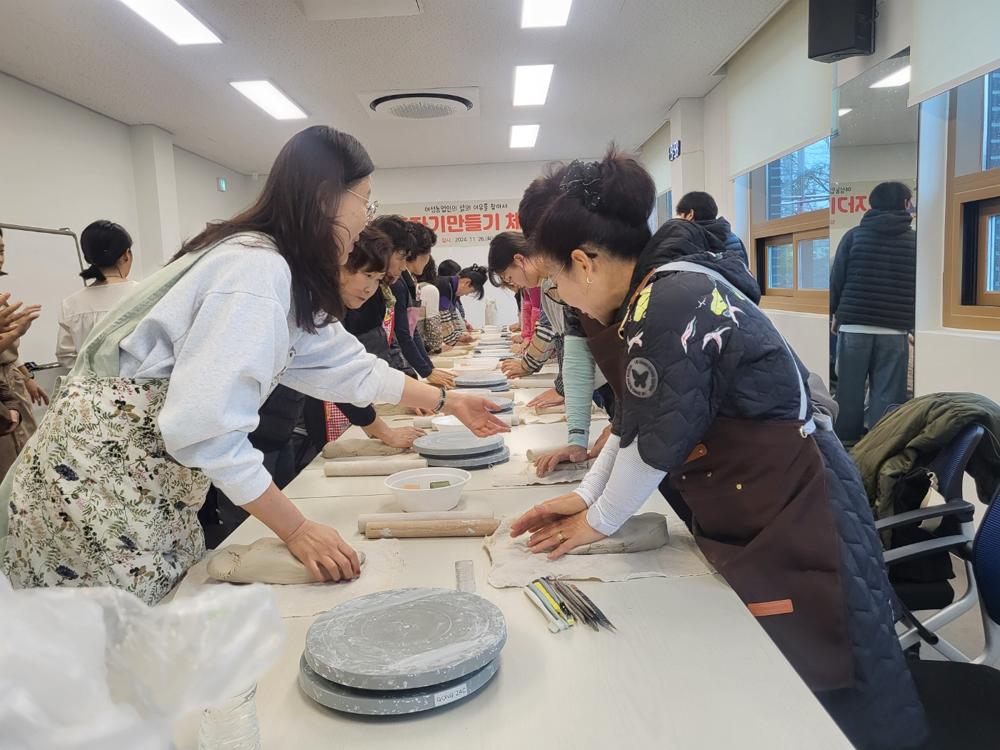 한국여성농업인 고성군연합회, 화합과 창의성을 위한 도자기 공예 교육 실시