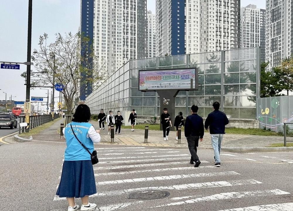배곧2동 청소년지도협의회, 등굣길 교통안전 캠페인 전개