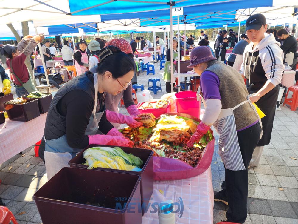 시흥시학교급식지원센터, '시흥시 로컬푸드 김장축제' 성료