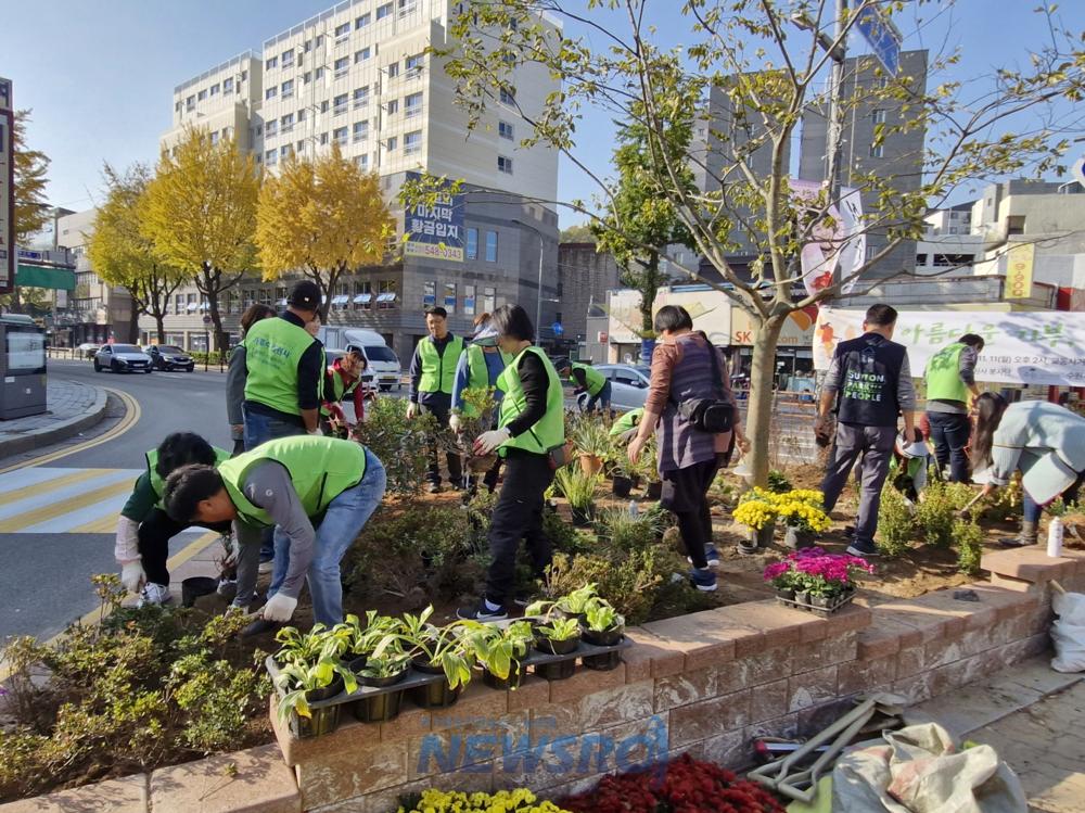 수원시민햇빛발전 사회적협동조합 기부금으로 수원 교동사거리에 녹색그늘 쉼터 조성