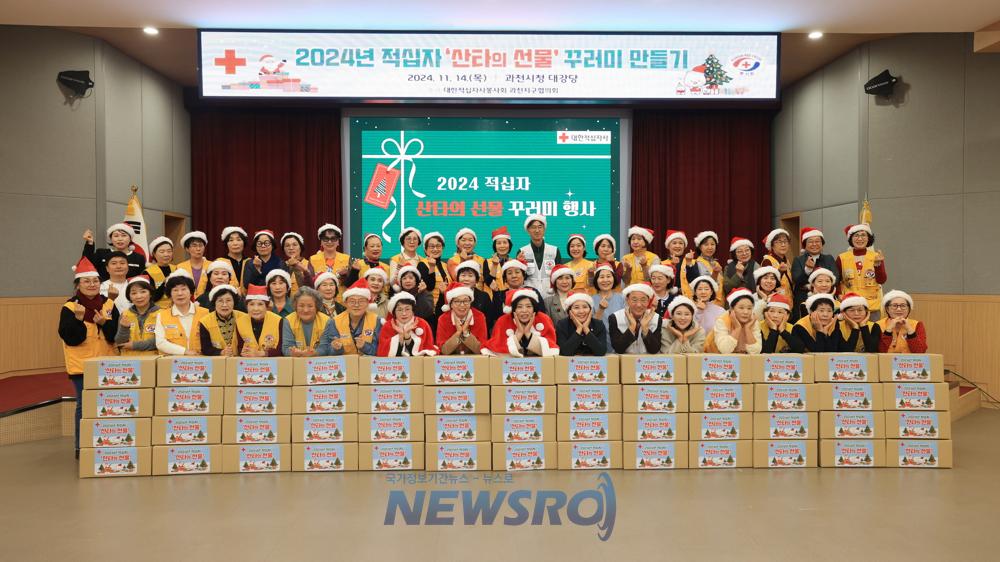 과천시, 연말맞이 산타의 선물 꾸러미 전달