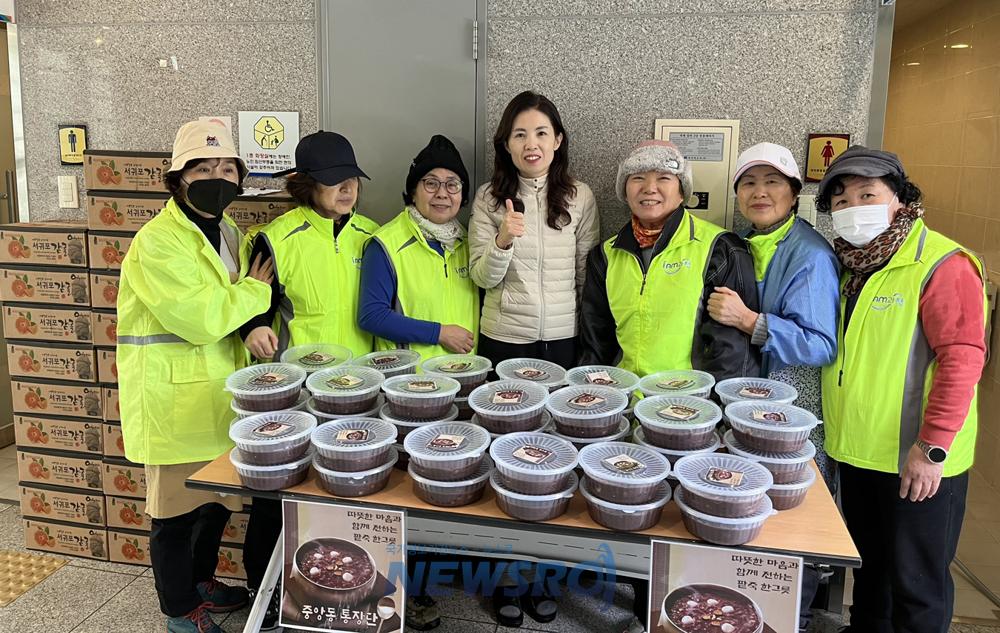 과천시 중앙동 통장단, '이웃사랑 팥죽 나눔 행사'로 지역사회 온정 나눠